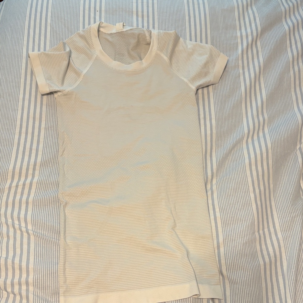 lululemon size 0 white full length swiftly tech Short Sleeve Tee